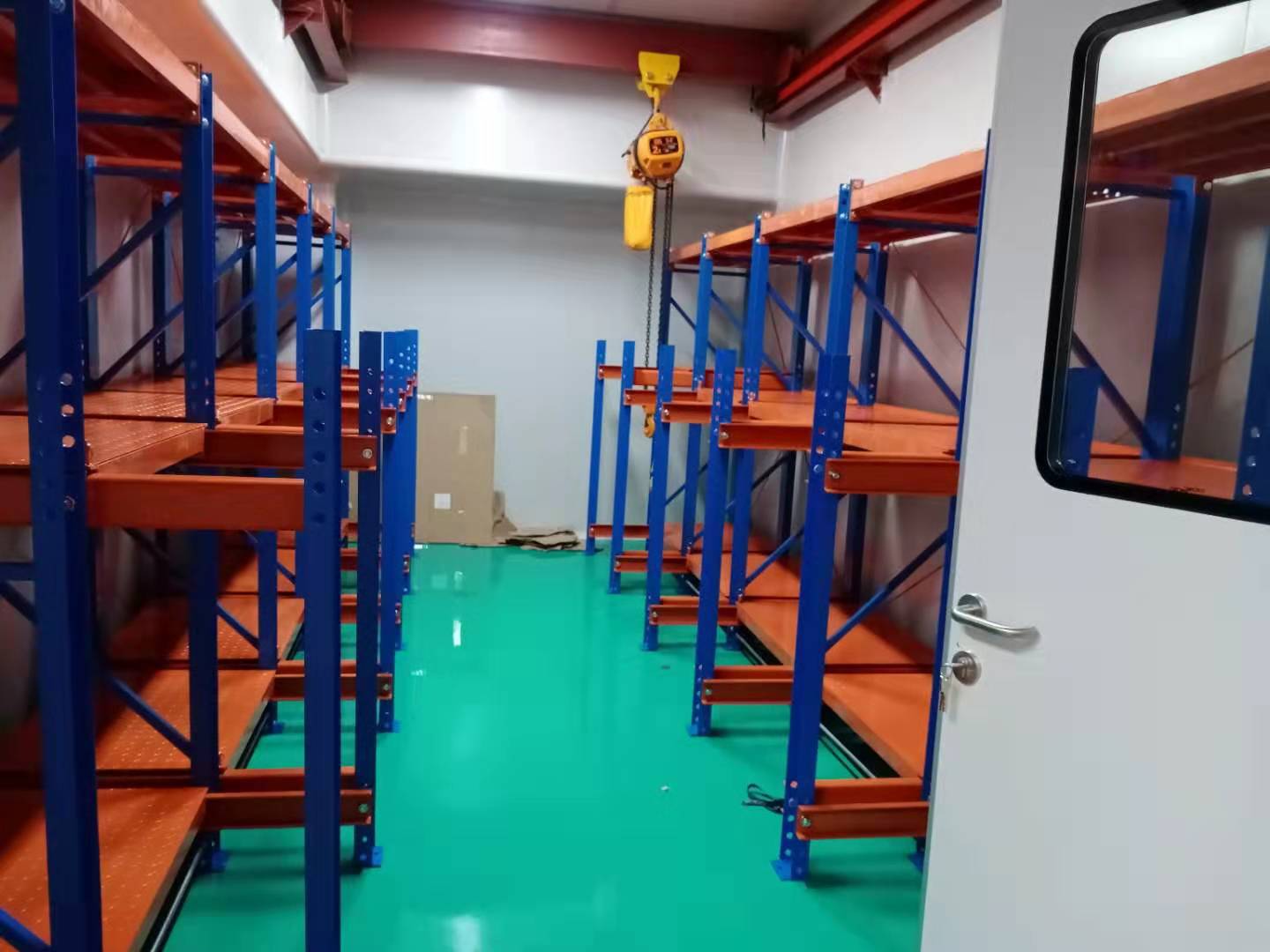 2019年10月深圳客戶購(gòu)買(mǎi)的帶行車(chē)模具架